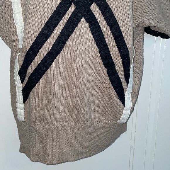 Vtg 80s I.B. Diffusion tan short sleeved V neck sweater with ribbon design - Picture 3 of 8